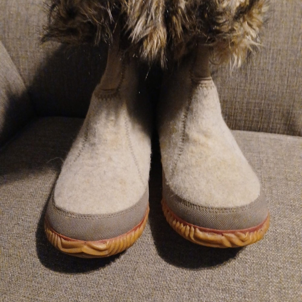 Sorel Womens Faux Fur, Tan Boots.  Size 10 - Picture 2 of 16